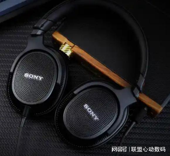降噪耳机4款家居聆听的伴侣尊龙凯时ag旗舰厅网站头戴(图4)